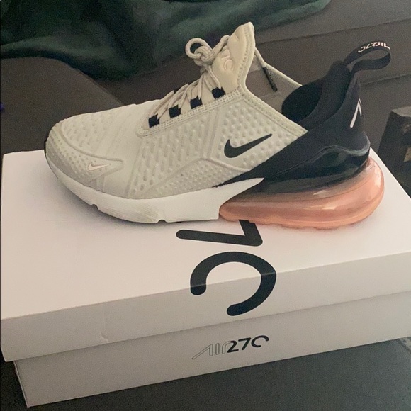 Nike Shoes - Nike Air Max 270 SE
